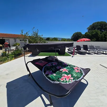 Sunshine Villa