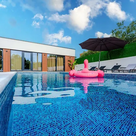 Sunshine Villa