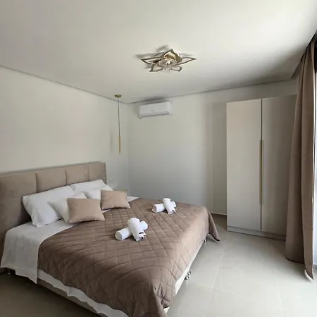 Sunshine Villa *