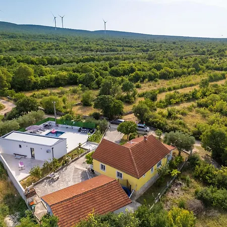 Sunshine Villa *